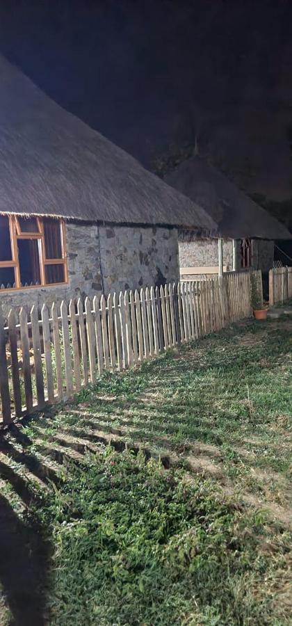 Mweiga Le Tai Village Resort Near Solio Game Reserve מראה חיצוני תמונה