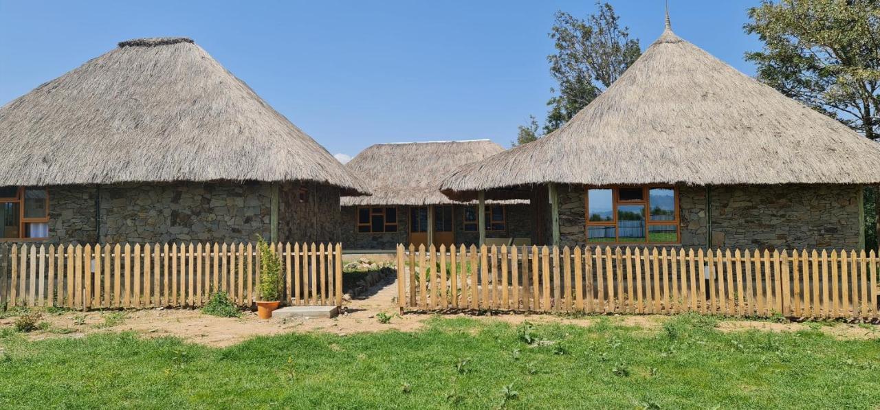 Mweiga Le Tai Village Resort Near Solio Game Reserve מראה חיצוני תמונה