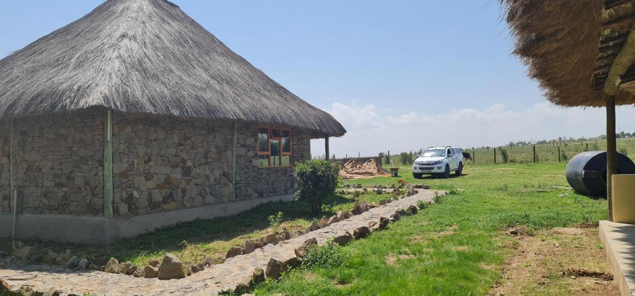 Mweiga Le Tai Village Resort Near Solio Game Reserve מראה חיצוני תמונה