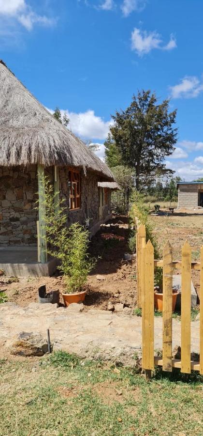 Mweiga Le Tai Village Resort Near Solio Game Reserve מראה חיצוני תמונה