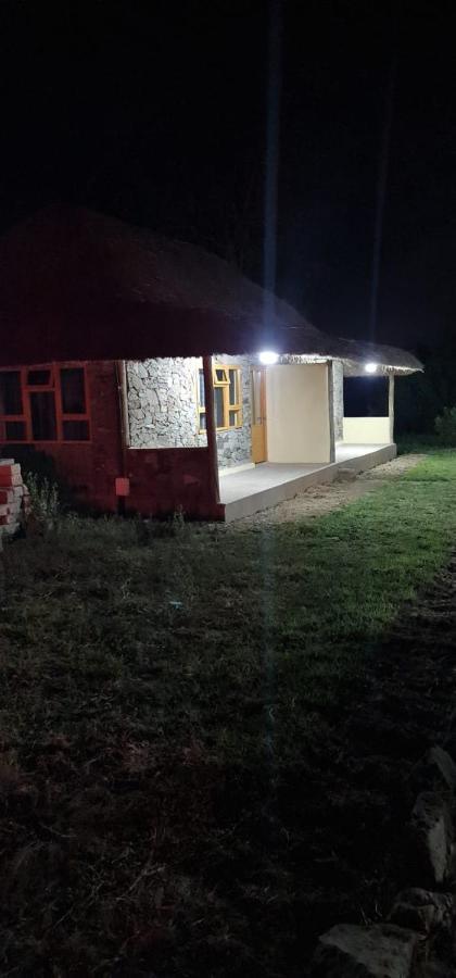 Mweiga Le Tai Village Resort Near Solio Game Reserve מראה חיצוני תמונה