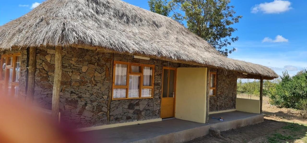 Mweiga Le Tai Village Resort Near Solio Game Reserve מראה חיצוני תמונה