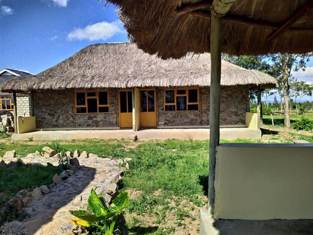 Mweiga Le Tai Village Resort Near Solio Game Reserve מראה חיצוני תמונה
