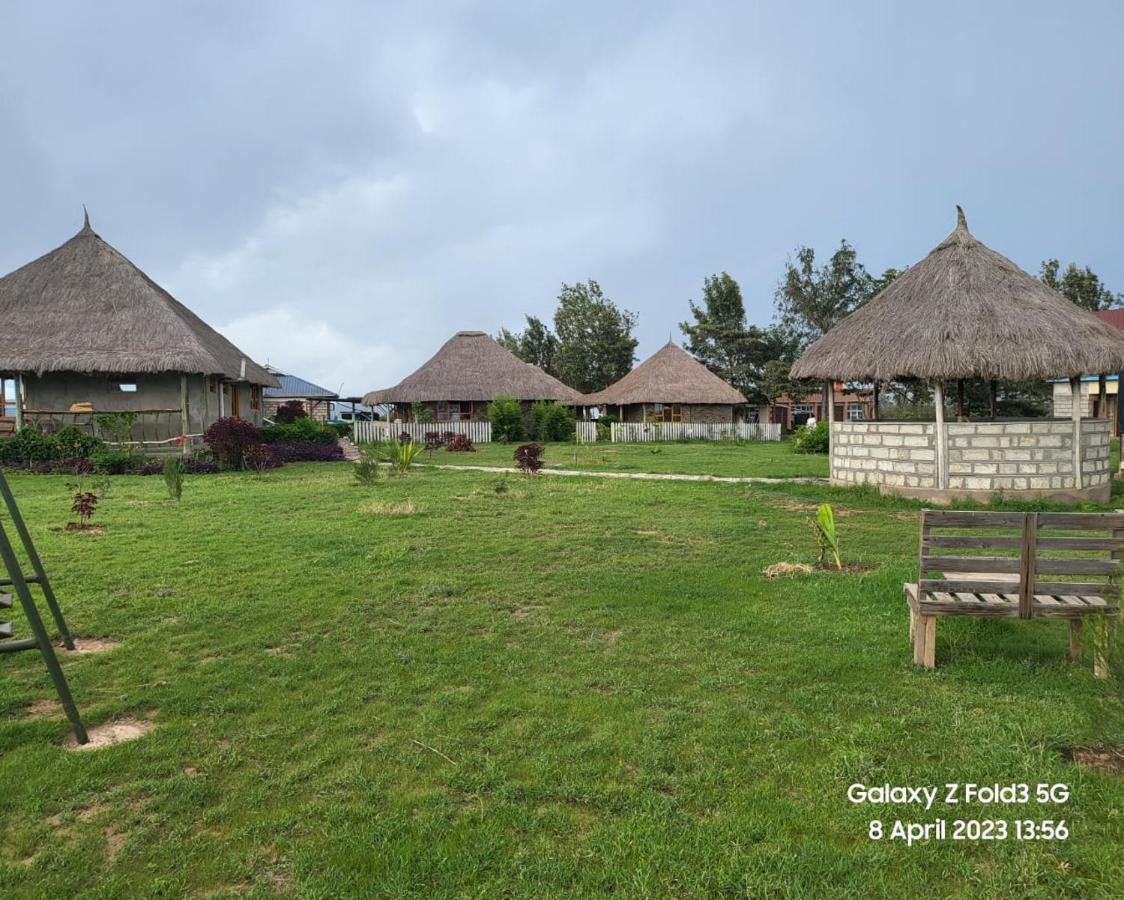 Mweiga Le Tai Village Resort Near Solio Game Reserve מראה חיצוני תמונה