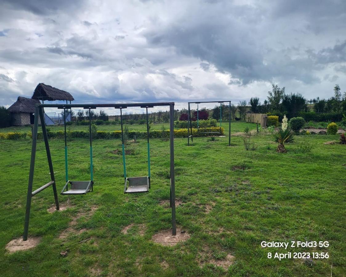 Mweiga Le Tai Village Resort Near Solio Game Reserve מראה חיצוני תמונה