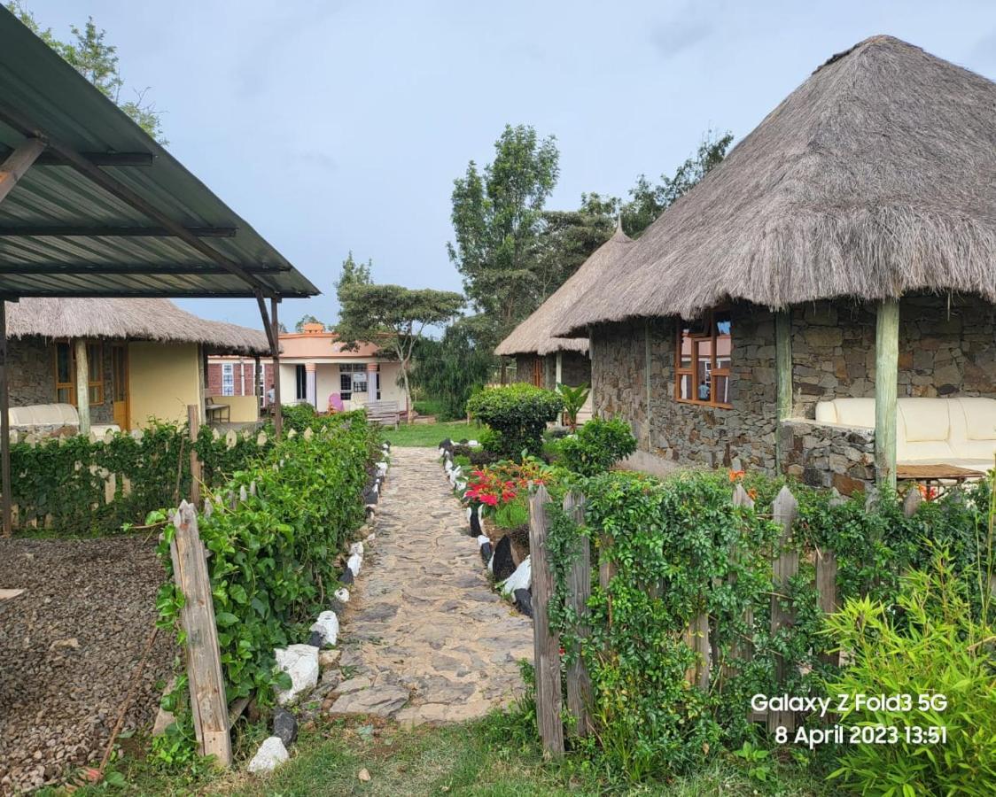 Mweiga Le Tai Village Resort Near Solio Game Reserve מראה חיצוני תמונה