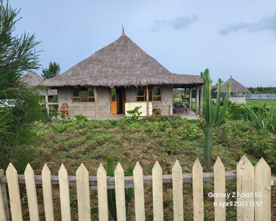 Mweiga Le Tai Village Resort Near Solio Game Reserve מראה חיצוני תמונה