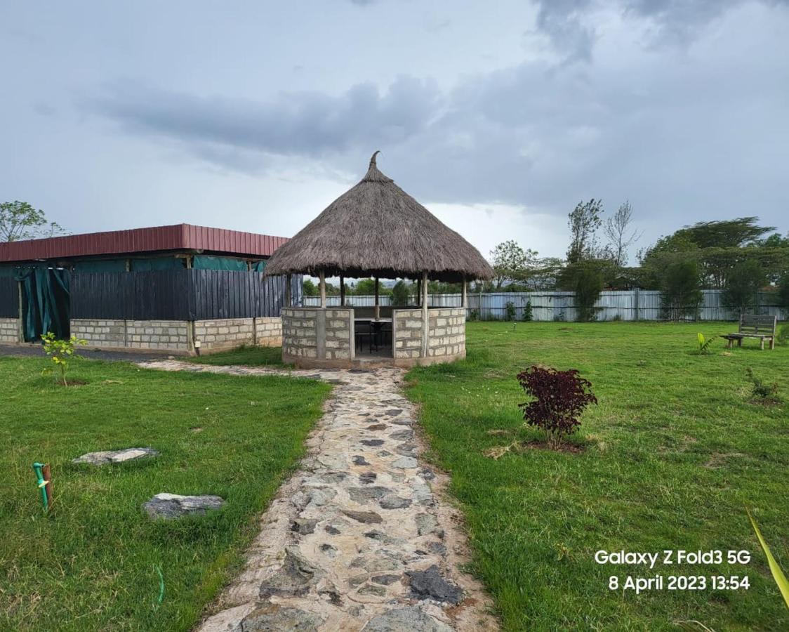 Mweiga Le Tai Village Resort Near Solio Game Reserve מראה חיצוני תמונה