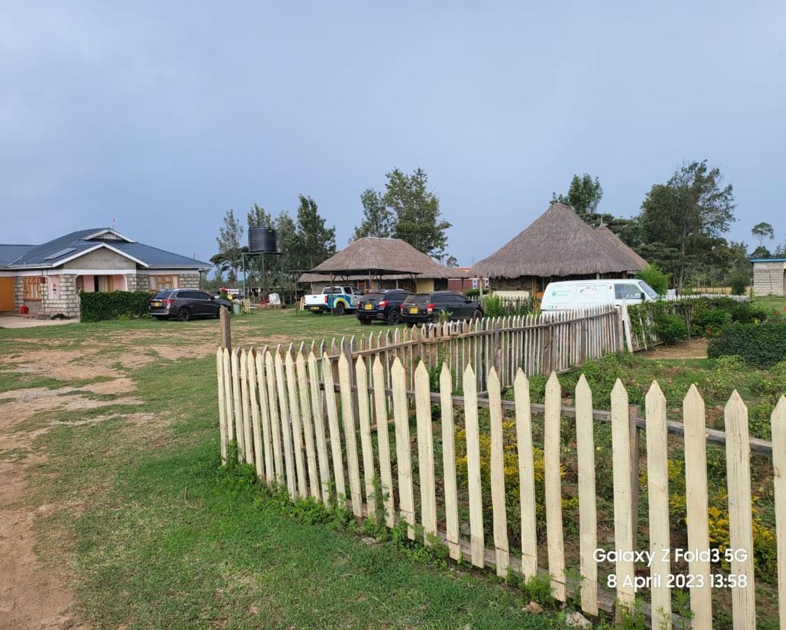 Mweiga Le Tai Village Resort Near Solio Game Reserve מראה חיצוני תמונה
