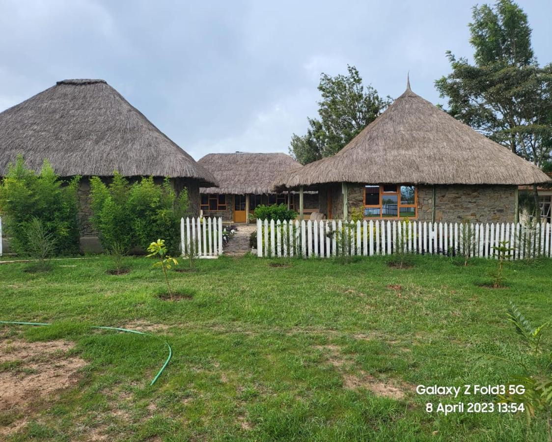 Mweiga Le Tai Village Resort Near Solio Game Reserve מראה חיצוני תמונה